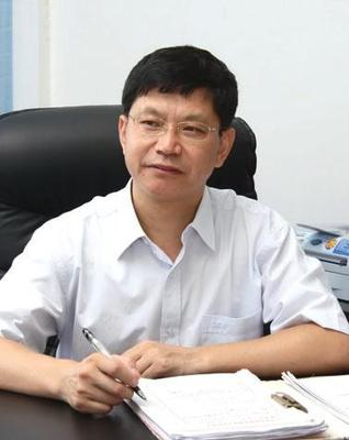 江西省高安中学校长 &nbsp;陈斌